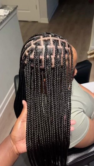 Medium regular knotless braids